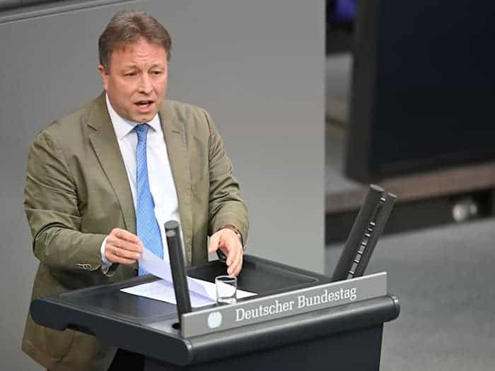 Der Brandenburger CDU-Bundestagsabgeordnete Sebastian Steineke dringt auf einen zügigen Neuanfang nach dem Rücktritt von Unionsfraktionschef Jens Spahn. (Archivbild) / Foto: Markus Lenhardt/dpa