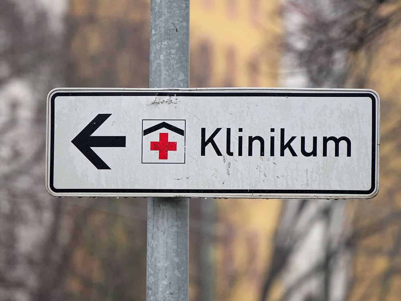 Das Klinikum Ernst von Bergmann und das St. Josefs-Krankenhaus in Potsdam streichen jeweils Angebote und bündeln sie. (Archivbild) / Foto: Soeren Stache/dpa