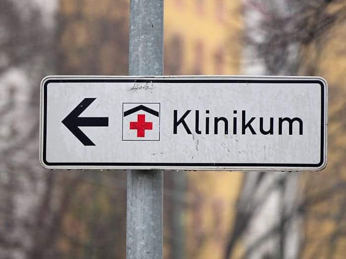 Das Klinikum Ernst von Bergmann und das St. Josefs-Krankenhaus in Potsdam streichen jeweils Angebote und bündeln sie. (Archivbild) / Foto: Soeren Stache/dpa