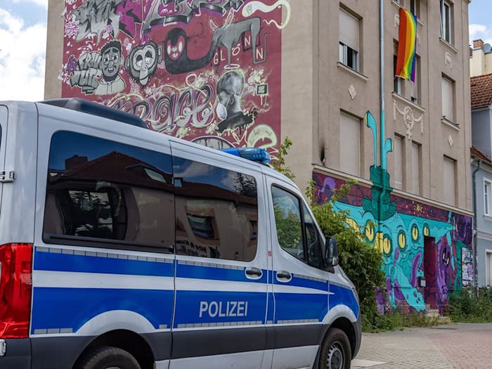 Nach der versuchten schweren Brandstiftung auf ein alternatives Wohnprojekt in Cottbus hat die Staatsanwaltschaft noch keine Täter ermittelt. (Archivbild) / Foto: Frank Hammerschmidt/dpa