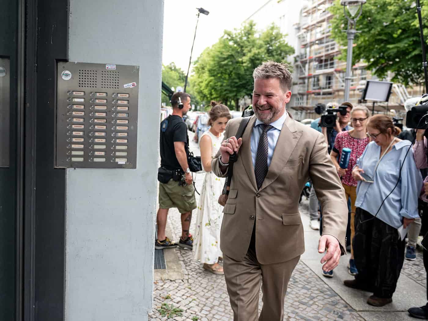 Berlins CDU-Fraktionschef Dirk Stettner sieht im Wechsel des Spitzenkandidaten einige Herausforderungen auf die Partei zukommen.  / Foto: Fabian Sommer/dpa
