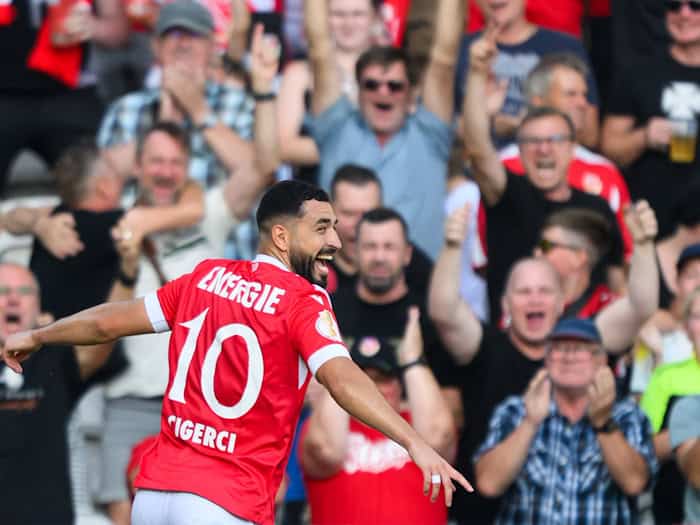 Tolcay Cigerci und Energie Cottbus wollen die Pokalüberraschung der Vorsaison wiederholen. (Archivbild) / Foto: Robert Michael/dpa