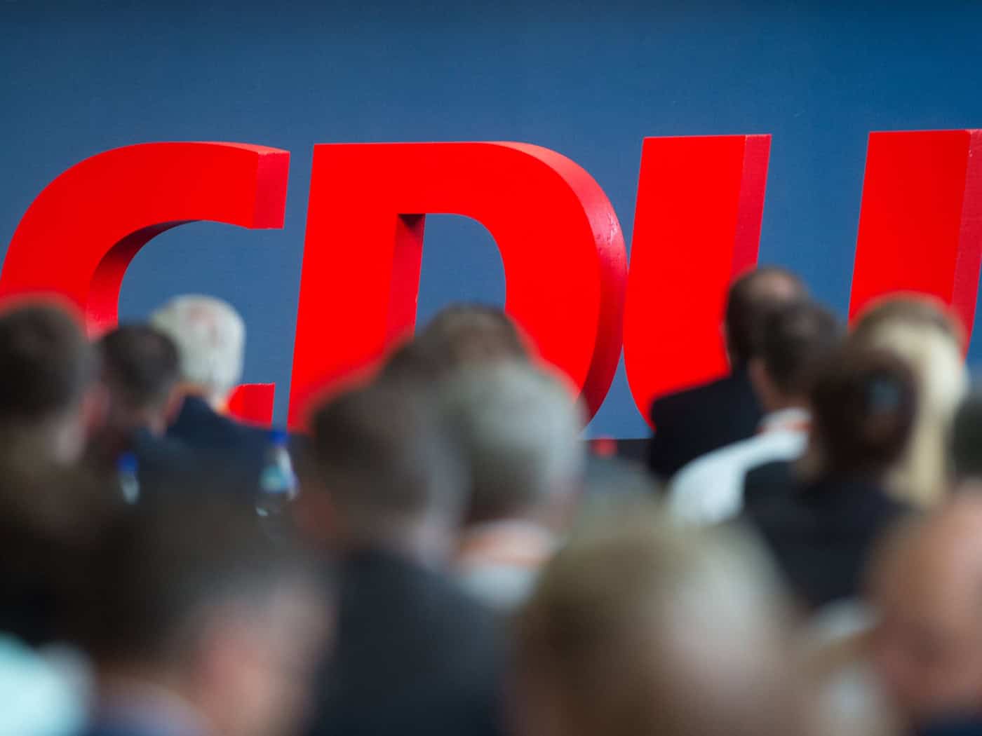 Die CDU Brandenburg steht zum Unvereinbarkeitsbeschluss gegenüber der AfD. Ein Antrag innerhalb der Mittelstandsunion sorgt für Debatten. (Archivbild) / Foto: picture alliance / dpa