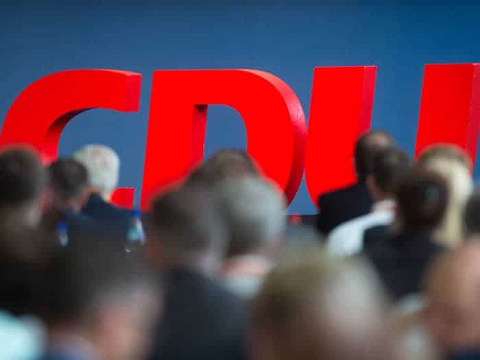 Die CDU Brandenburg steht zum Unvereinbarkeitsbeschluss gegenüber der AfD. Ein Antrag innerhalb der Mittelstandsunion sorgt für Debatten. (Archivbild) / Foto: picture alliance / dpa