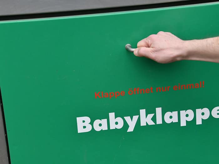 Debatte um Babyklappe in Potsdam nach Aus für Geburtshilfe