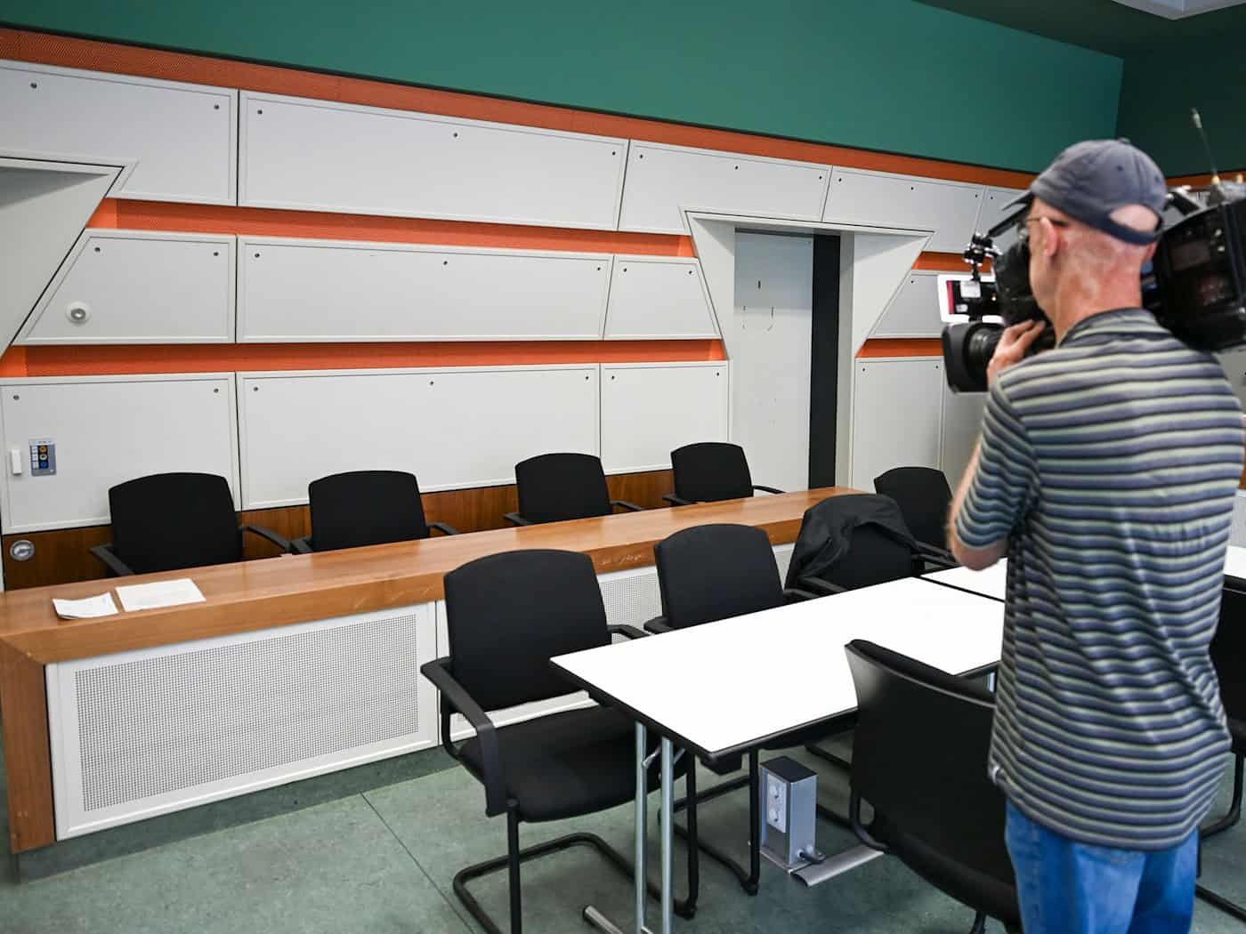 Ein 42-Jähriger, der die Meisterschale der Füchse Berlin gestohlen haben soll, steht wegen einer Reihe von Straftaten vor Gericht. (Foto aktuell) / Foto: Jens Kalaene/dpa