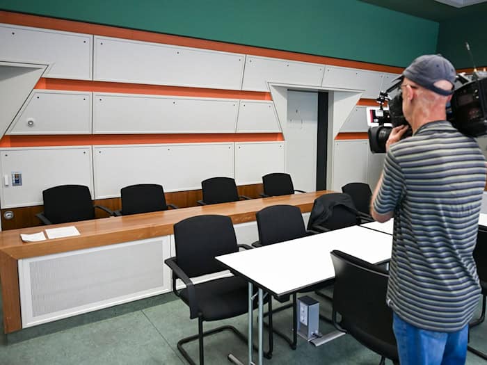 Ein 42-Jähriger, der die Meisterschale der Füchse Berlin gestohlen haben soll, steht wegen einer Reihe von Straftaten vor Gericht. (Foto aktuell) / Foto: Jens Kalaene/dpa