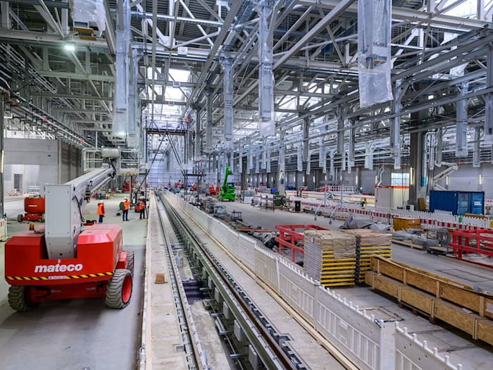 Der Bau der zweiten Halle des Bahnwerks in Cottbus ist im Endspurt. (Archivbild) / Foto: Patrick Pleul/dpa