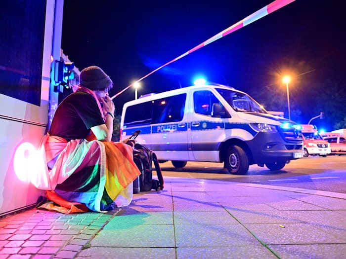 Trauer beim Christopher Street Day in Berlin. / Foto: Sebastian Gollnow/dpa