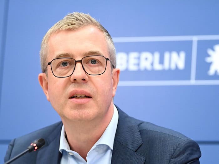 «Kai Wegner hat Verantwortung übernommen und eine schwere persönliche Entscheidung getroffen. Das verdient vor allem eines: Respekt», so Evers. / Foto: Elisa Schu/dpa