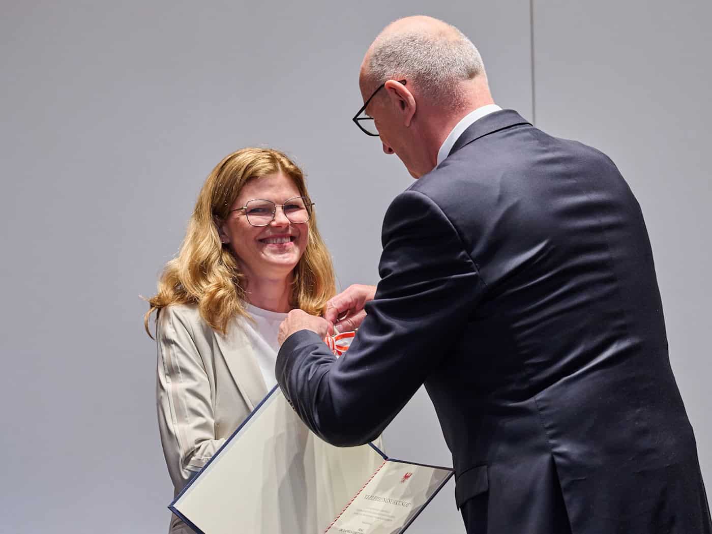 Die Ex-Vorständin bei der Deutschen Bahn, Daniela Gerd tom Markotten, erhielt im Juni den Verdienstorden des Landes Brandenburg. Ab August wird sie Geschäftsführerin am Hasso-Plattner-Institut. (Archivbild) / Foto: Annette Riedl/dpa