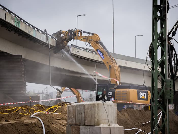 Die Ringbahnbrücke in Berlin trug täglich sehr viel Verkehr. (Archivbild) / Foto: Christoph Soeder/dpa