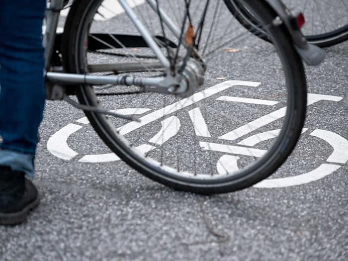 In Brandenburg gibt es bereits mehrere Fahrradparkhäuser. (Symbolbild) / Foto: Jonas Walzberg/dpa