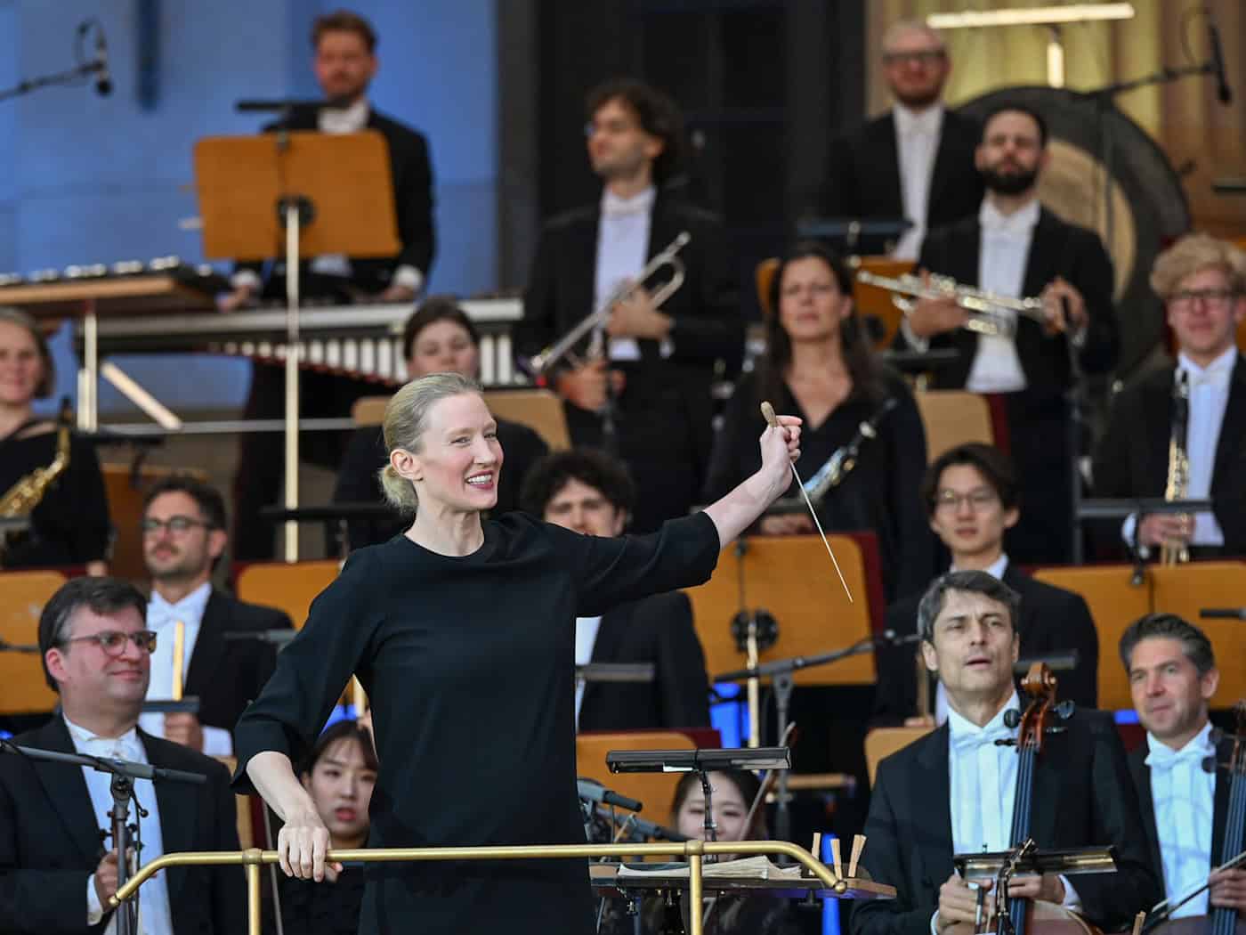 Der Abend stand unter der Leitung von Joana Mallwitz. / Foto: Jens Kalaene/dpa