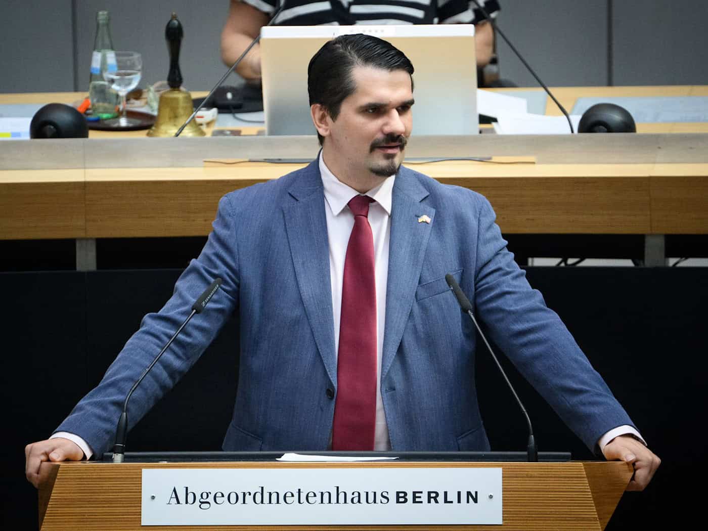Empörte sich über den Antrag der Grünen: Marc Vallendar von der Berliner AfD. / Foto: Bernd von Jutrczenka/dpa