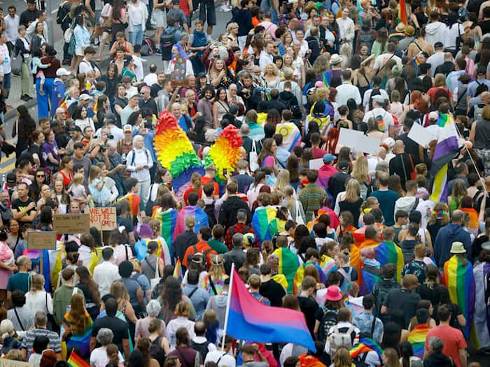 Die Berliner Demo zum Christopher Street Day (CSD) im vergangenen Jahr. (Archivbild) / Foto: Carsten Koall/dpa