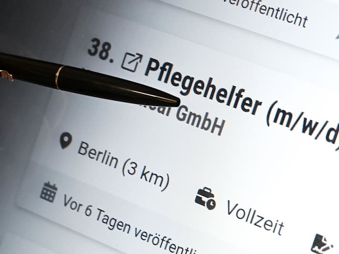 Die Ausbildung zum Pflegeassistenten gehört in der Region zu den gefragtesten Ausbildungen. (Symbolbild)  / Foto: Jens Kalaene/dpa