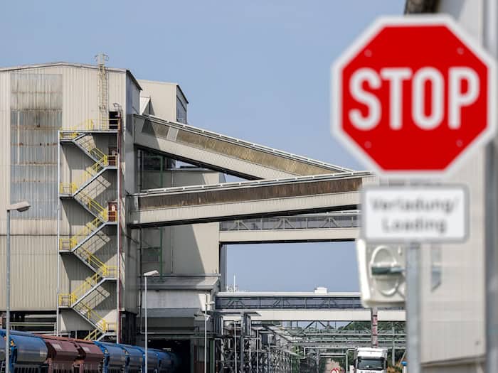 Einige ostdeutsche Chemieunternehmen erwägen, ihre Investitionen in Deutschland zurückzufahren. (Archivbild)  / Foto: Jan Woitas/dpa