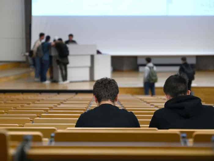 Viele Berliner Studierende wohnen noch bei den Eltern. (Symbolbild) / Foto: Alicia Windzio/dpa