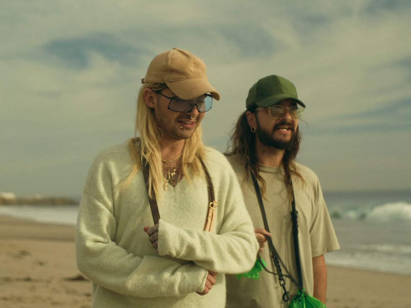 Bill Kaulitz und Tom Kaulitz in der ersten Folge der neuen Staffel der Netflix-Serie «Kaulitz & Kaulitz». / Foto: Netflix/dpa