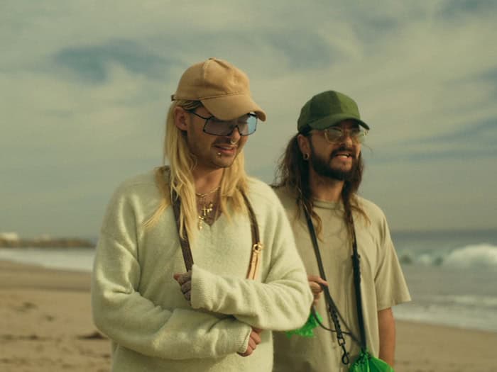 Bill Kaulitz und Tom Kaulitz in der ersten Folge der neuen Staffel der Netflix-Serie «Kaulitz & Kaulitz». / Foto: Netflix/dpa