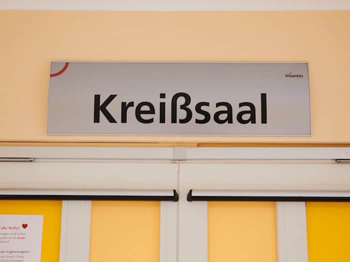 In Brandenburg wurden an mehreren Krankenhäusern die Kreißsäle geschlossen. (Symbolbild) / Foto: Annette Riedl/dpa