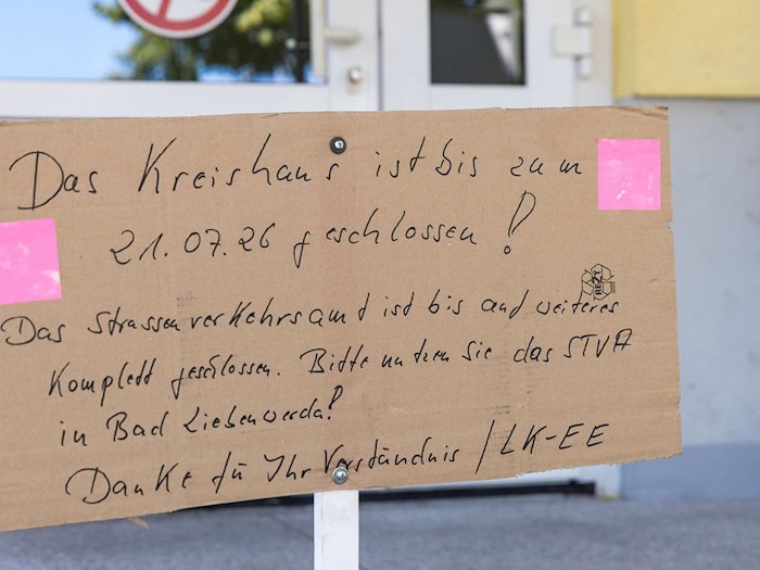 Der Deutsche Landkreistag zeigt sich besorgt nach mehreren Angriffen auf Jugendämter. (Archivbild) / Foto: Frank Hammerschmidt/dpa