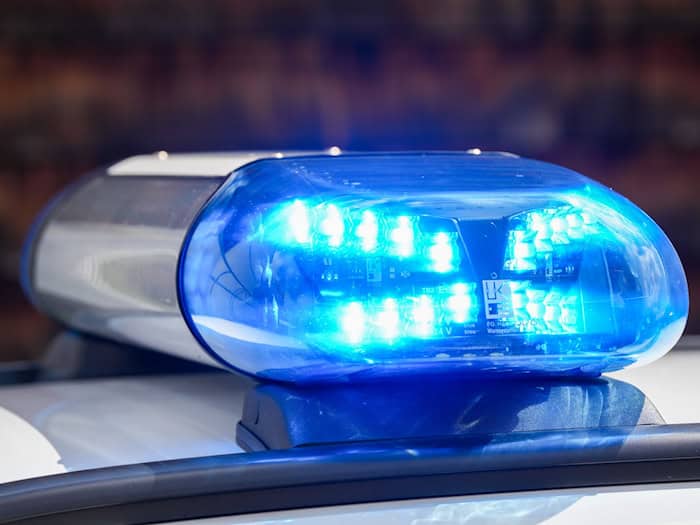 Die Polizei ermittelt zu einem Streit im Volkspark Mariendorf, bei dem zwei Jugendliche in einem Streit zwischen zwei Gruppen Schnittverletzungen erlitten.  / Foto: Soeren Stache/dpa