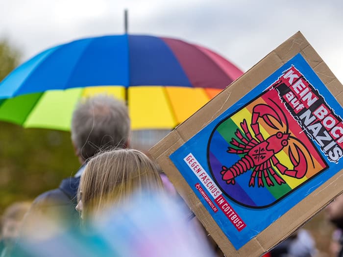 Der CSD in Cottbus will gerade nach den jüngsten Angriffen ein Zeichen gegen Rechtsextremismus setzen. (Symbolbild) / Foto: Frank Hammerschmidt/dpa