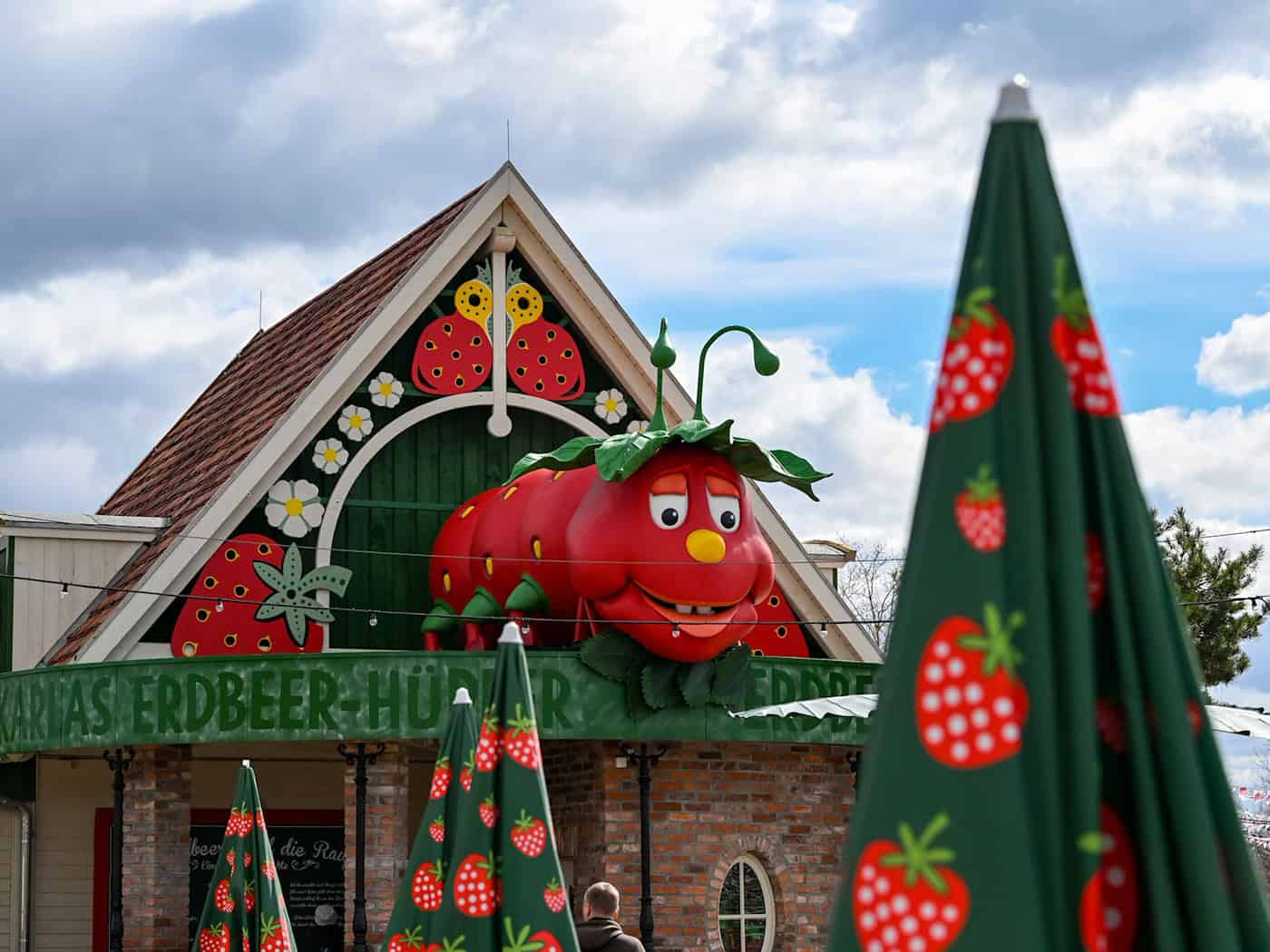 Der neue Freizeitpark entsteht neben dem Karls Erlebnis-Dorf Elstal. (Archivbild) / Foto: Jens Kalaene/dpa