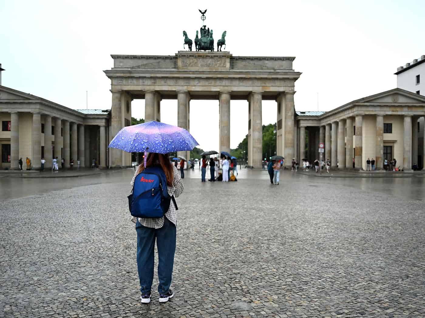 Auch in den kommenden Tagen regnet es immer mal wieder. (Symbolbild) / Foto: Elisa Schu/dpa