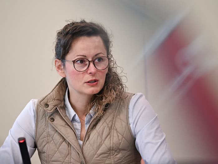 Keine leichte Aufgabe: Agrarministerin Mittelstädt will den Streit um die Jagd auf Wölfe entschärfen.  / Foto: Jens Kalaene/dpa
