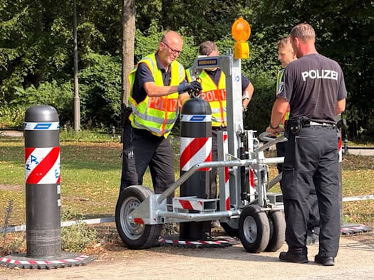 CSD-Anschlag: Polizei stellt nahe dem Tatort Poller auf
