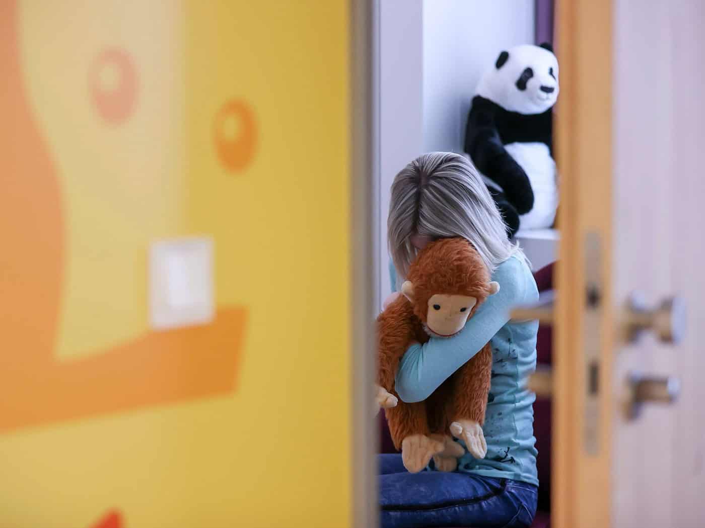 Bundesweit wurde in den vergangenen fünf Jahren ein deutlicher Anstieg der Fälle sexueller Gewalt gegen Kinder registriert. (Illustration) / Foto: Jan Woitas/dpa