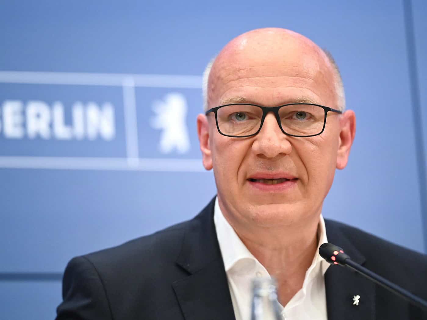 Berlins Regierender Bürgermeister Kai Wegner (CDU) steht weiter in der Kritik.  / Foto: Elisa Schu/dpa