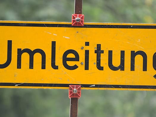 Risse in Brücke - Bundesstraße 101 in Trebbin voll gesperrt