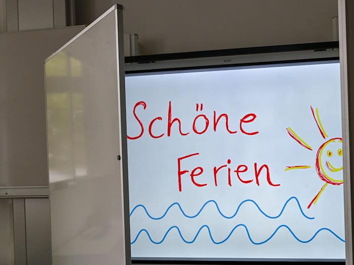 Ein Feriengruß von der CDU-Fraktion hat für Lacher gesorgt. (Symbolbild) / Foto: Jens Kalaene/dpa