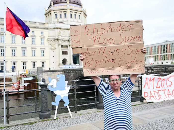 Schwimm-Demo an der Spree fällt ins Wasser