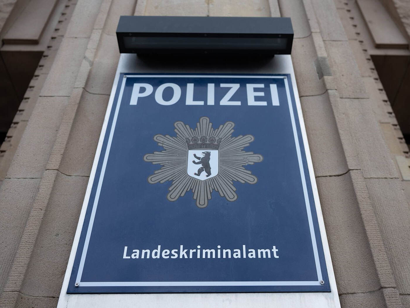  Die Polizei ermittelt zum Diebstahl eines Kunstwerks in einer Galerie in Berlin-Mitte. (Symbolbild) / Foto: Monika Skolimowska/dpa