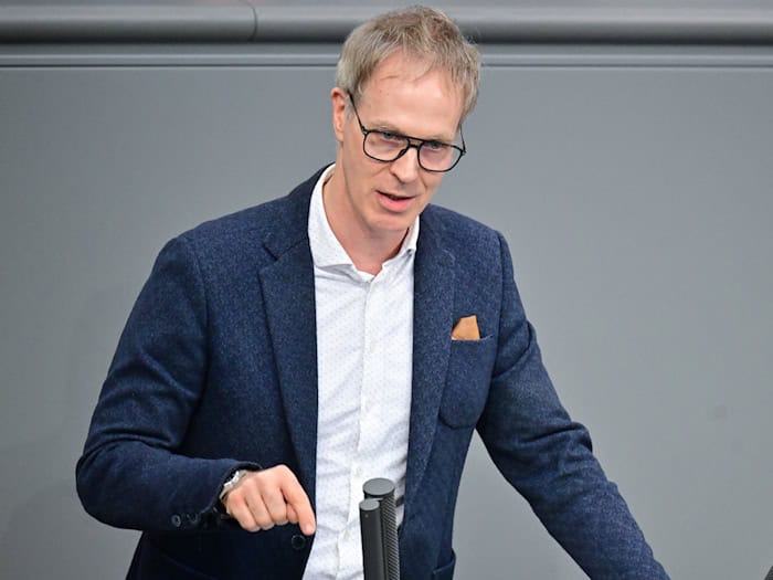 Fiedler sagte, die Gerichte müssten sich Fragen gefallen lassen. (Archivbild) / Foto: Sebastian Christoph Gollnow/dpa