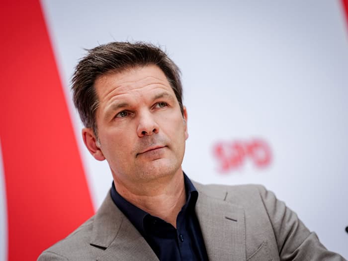 Steffen Krach ist seit 2021 Regionspräsident in Hannover. Für seinen Wahlkampf hat er sich beurlauben lassen. (Archivbild) / Foto: Kay Nietfeld/dpa
