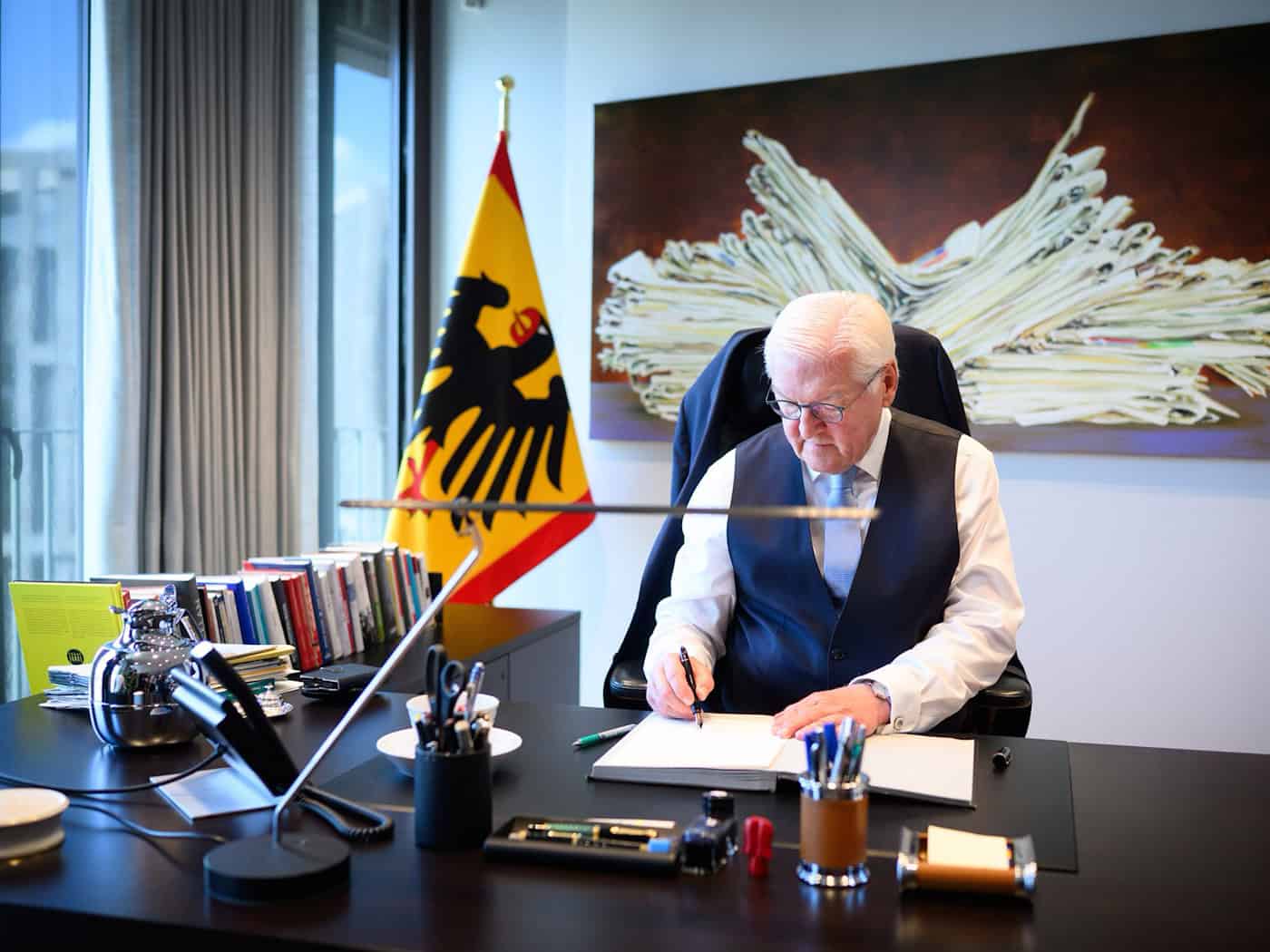 Bundespräsident Steinmeier hat sein Büro in seinem Übergangs-Amtssitz bezogen / Foto: Bernd von Jutrczenka/dpa