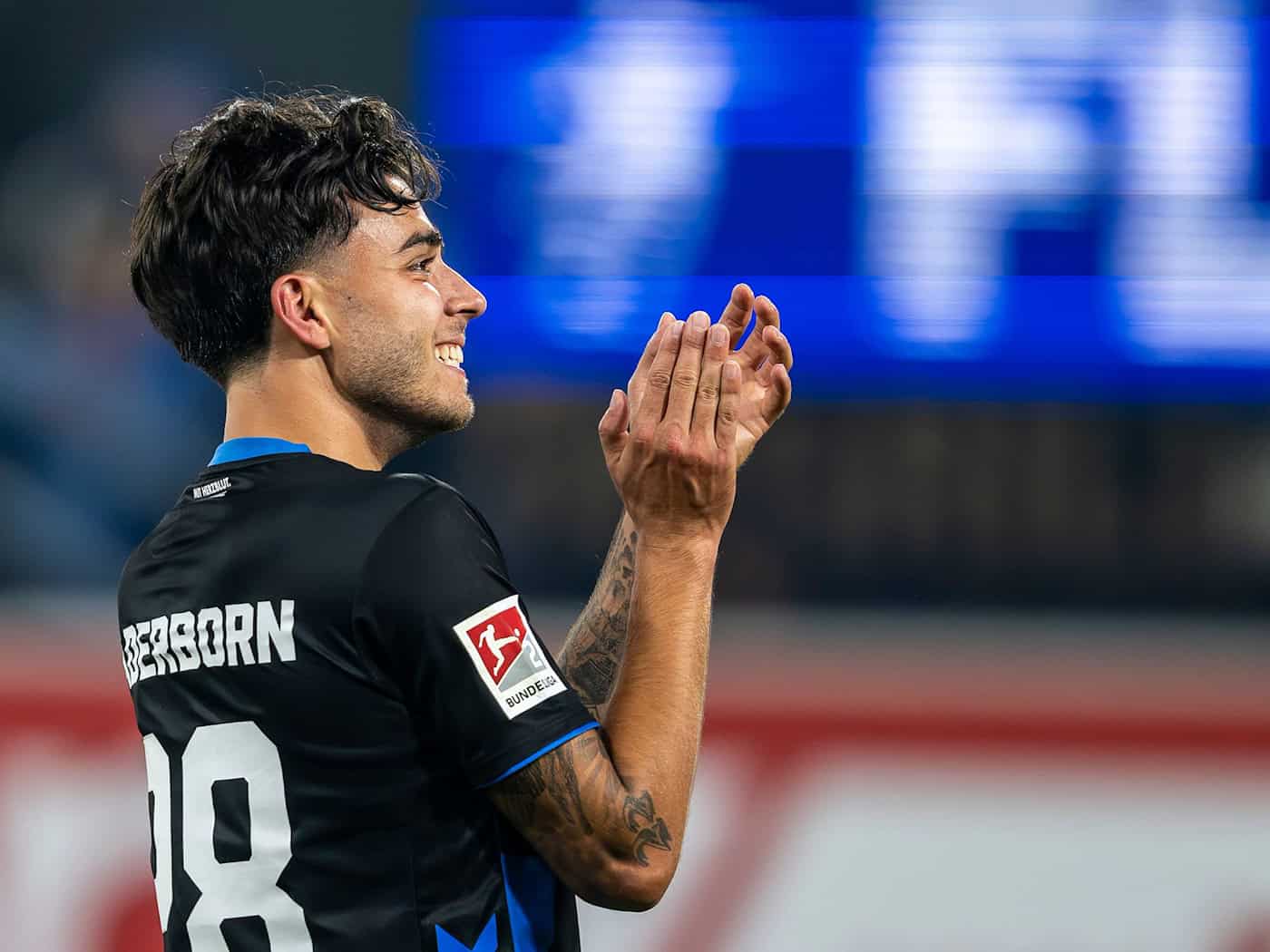 Applaus, Applaus: Lucas Copado kehrt zu Energie Cottbus zurück. (Archivbild) / Foto: David Inderlied/dpa