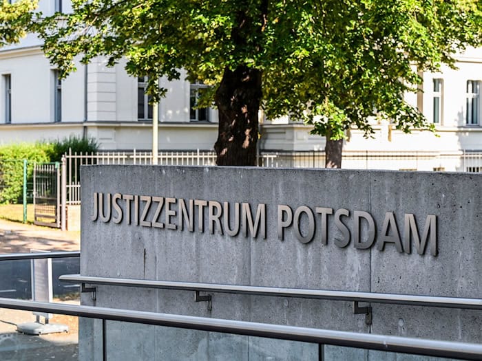 Am Landgericht in Potsdam ist ein Mann wegen Totschlags verurteilt worden. (Archivbild) / Foto: Jens Kalaene/dpa