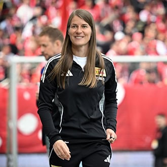 Marie-Louise Eta betreut die Fußballerinnen des 1. FC Union Berlin. (Archivbild) / Foto: Soeren Stache/dpa