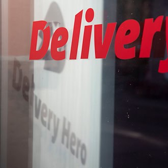 Milliardendeal: Delivery Hero wird von Uber gekauft. (Archivbild) / Foto: Paul Zinken/dpa