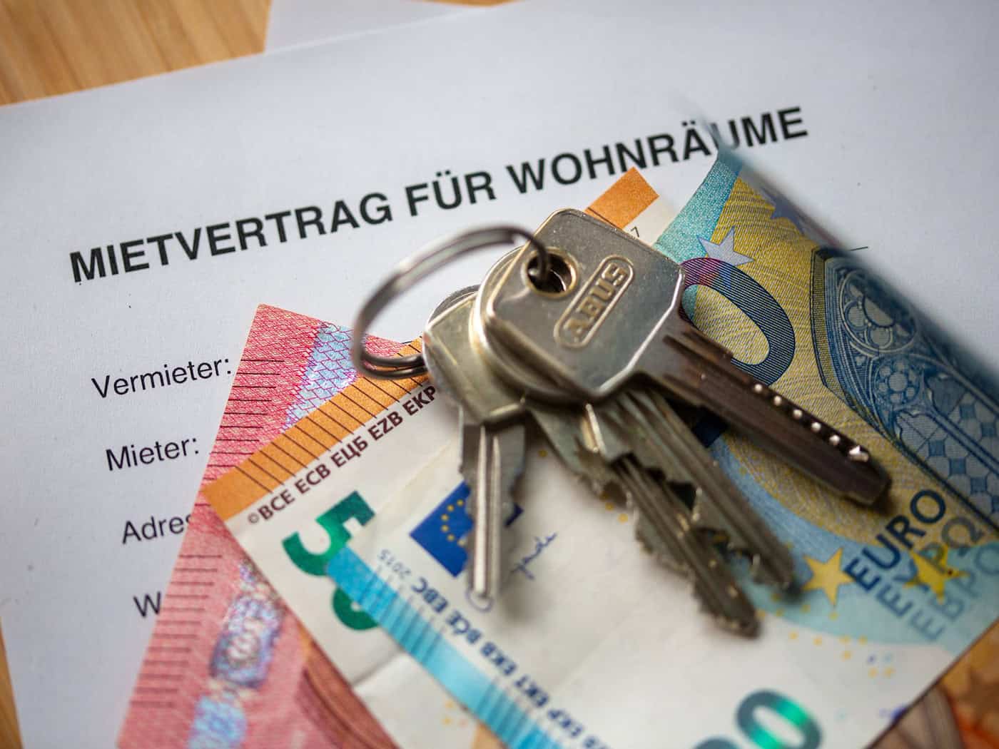 Hinweise auf überhöhe Mieten lassen sich online ans Bezirksamt weitergeben. (Symbolbild)  / Foto: Fernando Gutierrez-Juarez/dpa