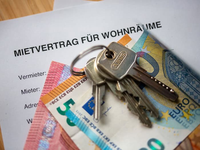 Hinweise auf überhöhe Mieten lassen sich online ans Bezirksamt weitergeben. (Symbolbild)  / Foto: Fernando Gutierrez-Juarez/dpa
