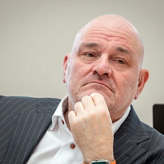 Brandenburgs Verkehrsminister Robert Crumbach (SPD) kritisiert den geplanten Markteinstieg des italienischen Bahnunternehmens Italo in den Fernverkehr in Deutschland. (Archivbild) / Foto: Soeren Stache/dpa