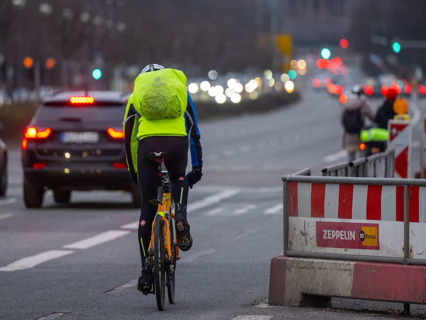Mehrere Verbände kritisieren in einem Papier unter anderem den schleppenden Radwegeausbau in Berlin. (Archivbild) / Foto: Monika Skolimowska/dpa